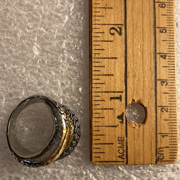 NWOT - Ladies Brushed Brass & Dark Silvertone Curved Ring - Sz 8 - Picture 7 of 11